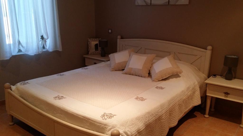 Les Portes Du Soleil Bed and Breakfast Capestang Camera foto