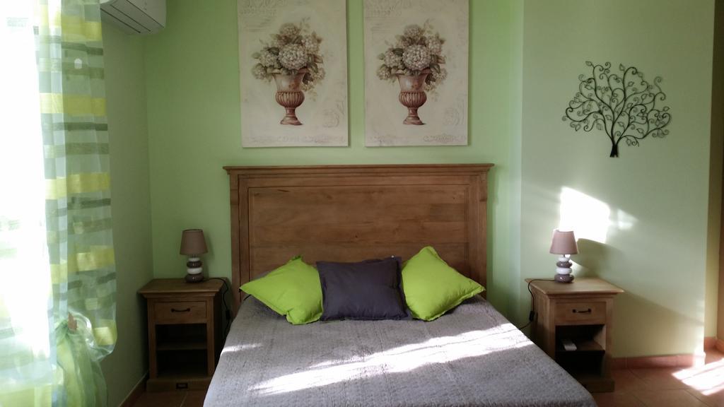 Les Portes Du Soleil Bed and Breakfast Capestang Camera foto